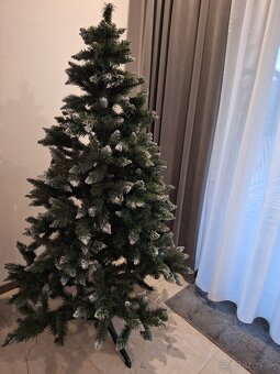 Krásny hustý vianočný stromček 180 cm - 2