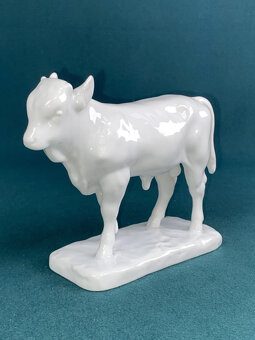 Porcelánová socha mladého býka - Taurus - 2