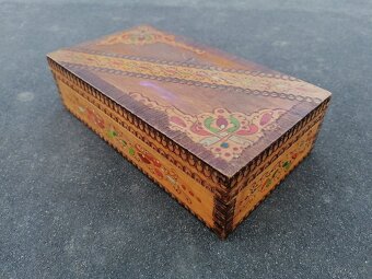 Predám starožitná drevená šperkovnica - 2