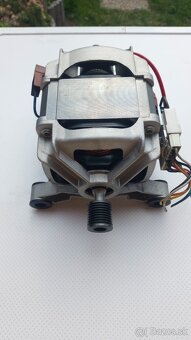 Motor z práčky. - 2