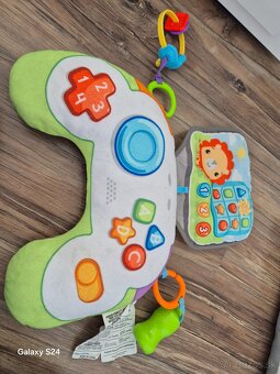 Vankúš na polohovanie na brušku Fisher Price - 2