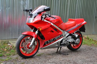 Honda VFR 750 RC36 - 2