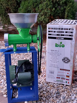 Elektrický mlýnček 32 Liatinovy na mäso stojanom - 2