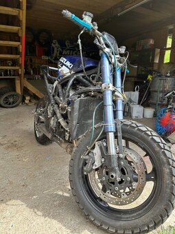 Predám SUZUKI GSXR 600 STUNT - 2