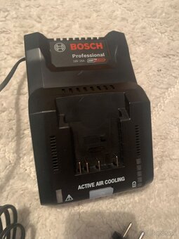 Bosch Professional nabíjačka 18v 17 A - 2