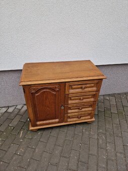 Komoda. - 2