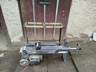 Predám horizontálnu štiepačku dreva - 2