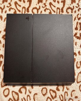 PS4 Fat 1 TB + 2 DualShocky + Tlou + stojan - 2