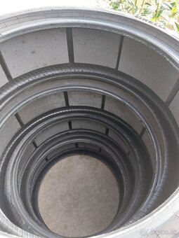 Pirelli 275/35 R22 - 2