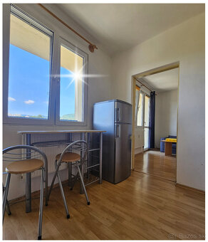 LAZOVNÁ ULICA / 1i byt BB / CENTRUM / 2-krát LOGGIA / - 2