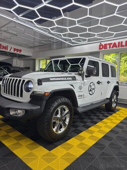 Predám Jeep Wrangler SAHARA 2.0T 4x4 DPH - 2