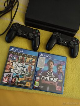 Playstation 4 slim 2x ovladač 2 hry - 2