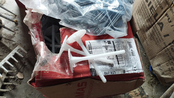 Kotvice skoby - plastové - 2