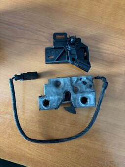 Zámok kapoty Volkswagen Passat B8 - 2