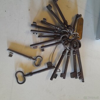 Stare kluce. zamky. - 2