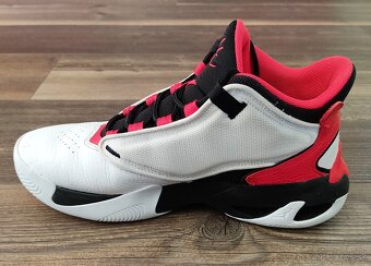 NIKE JORDAN MAX AURA 4 veľ.42,5 - 2