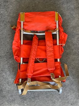 Turisticky batoh s hlinikovou konštrukciou - krosna - 2