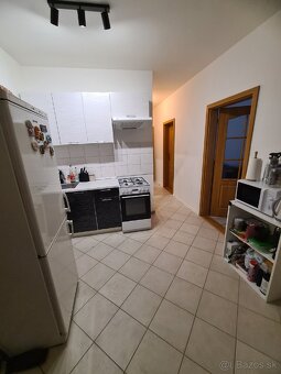Električka 2 min od 2 izbáku v Petržalke - 2