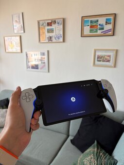 PlayStation Portal + ochranný obal a bluetooth transmitter - 2