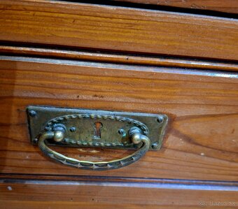 Starožitna skriňa - profesiálne zrepasovaná - 2