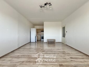 Na prenájom 2-izbový byt na sídlisku Juh v Nových Zámkoch - 2