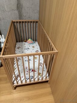 Detska postielka Ikea s matracom a hracim kolotocom Little d - 2