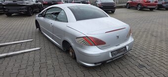 Lacno rozpredám Peugeot 307 CC na náhradné diely - 2