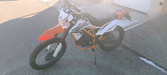 Defender 250r rok 2025 - 2