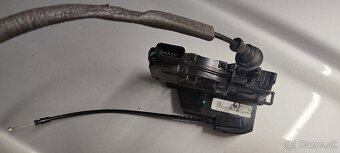 Hyundai ix20 pravý predný zámok - 2