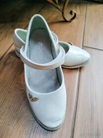 Biele lakované topánočky - 2