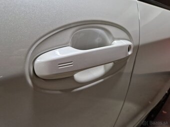 Toyota Yaris Hybrid Automat 1,5 Selection facelift 54kW LED - 2