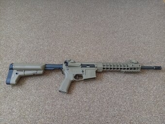 Predám Airsoftovú zbraň M4 AR15 - 2