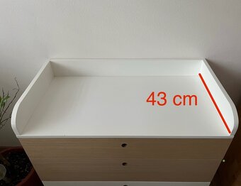 Prebaľovací pult s komodou. - 2