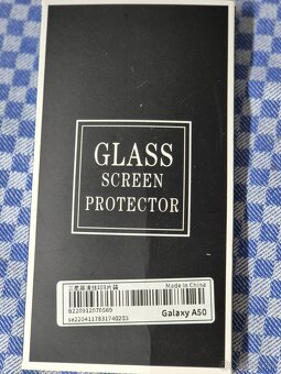 3 x ochranné sklo na Samsung Galaxy A50. - 2