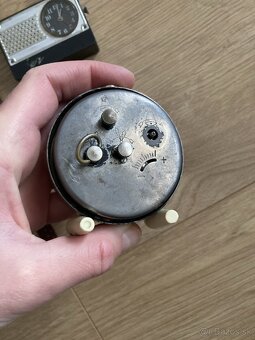 staré hodinky budíky - 2