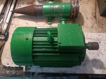 Elektromotor 2,2kW +Štiepaci hrot na drevo - 2