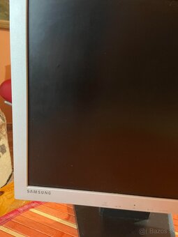 Monitor Samsung SyncMaster710V - 2