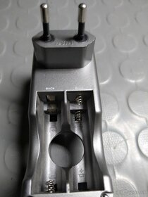 Nabíjačka baterií  4xAA  alebo 4x AAA - 2