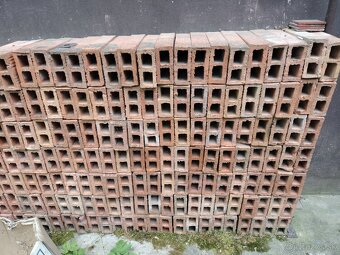 Darujem dvojdierovu tehlu - 2