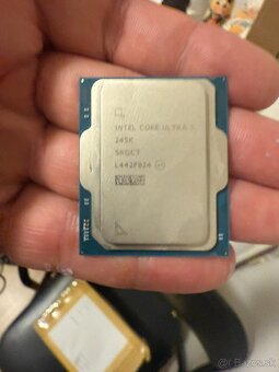 Intel Core Ultra 5 245K - 2