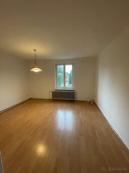 NA PREDAJ 3 IZBOVÝ BYT + PODKROVIE NAD BYTOM V CENTRE ŽILINY - 2