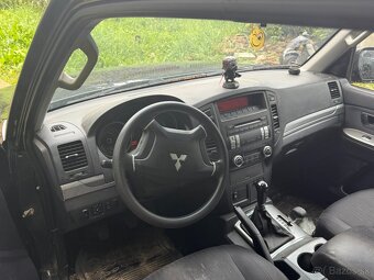 MITSUBISHI PAJERO - 2