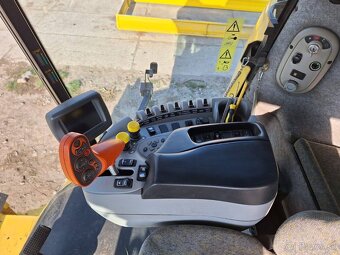 Sklízecí mlátička New Holland CX 860, žací lišta 7,3 m, rok - 2