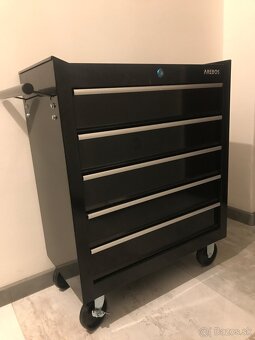 Montážny dielenský vozík čierny. - 2