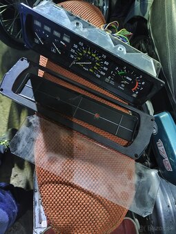 Tachometer v mílach - 2