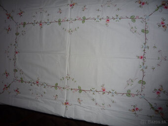 Obrus ručne vyšitý - 2