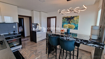 Na predaj 9 izbový rodinný dom v meste Šurany - 2