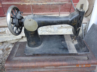 Darujem starý šijací stroj NAUMANN na súčiastky - 2