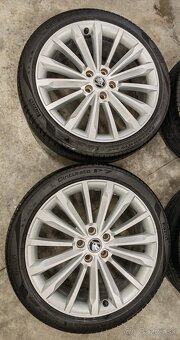 Škoda Trinity 5x112 R19 235/40 - 2
