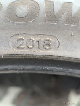 225/40/18 - 2
